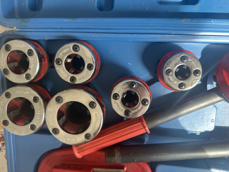 Set de filiere și tarozi pentru țevi