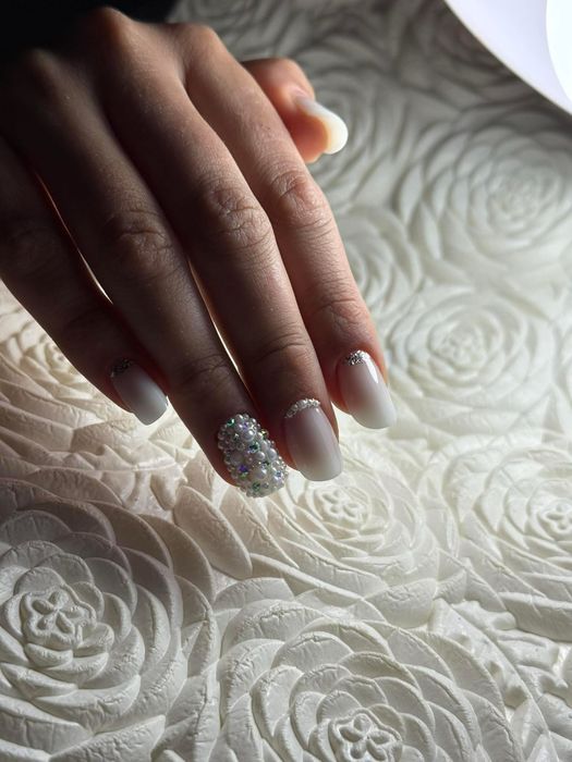 Manichiură cu Gel – Frumusețe la Fiecare Gesticulare!