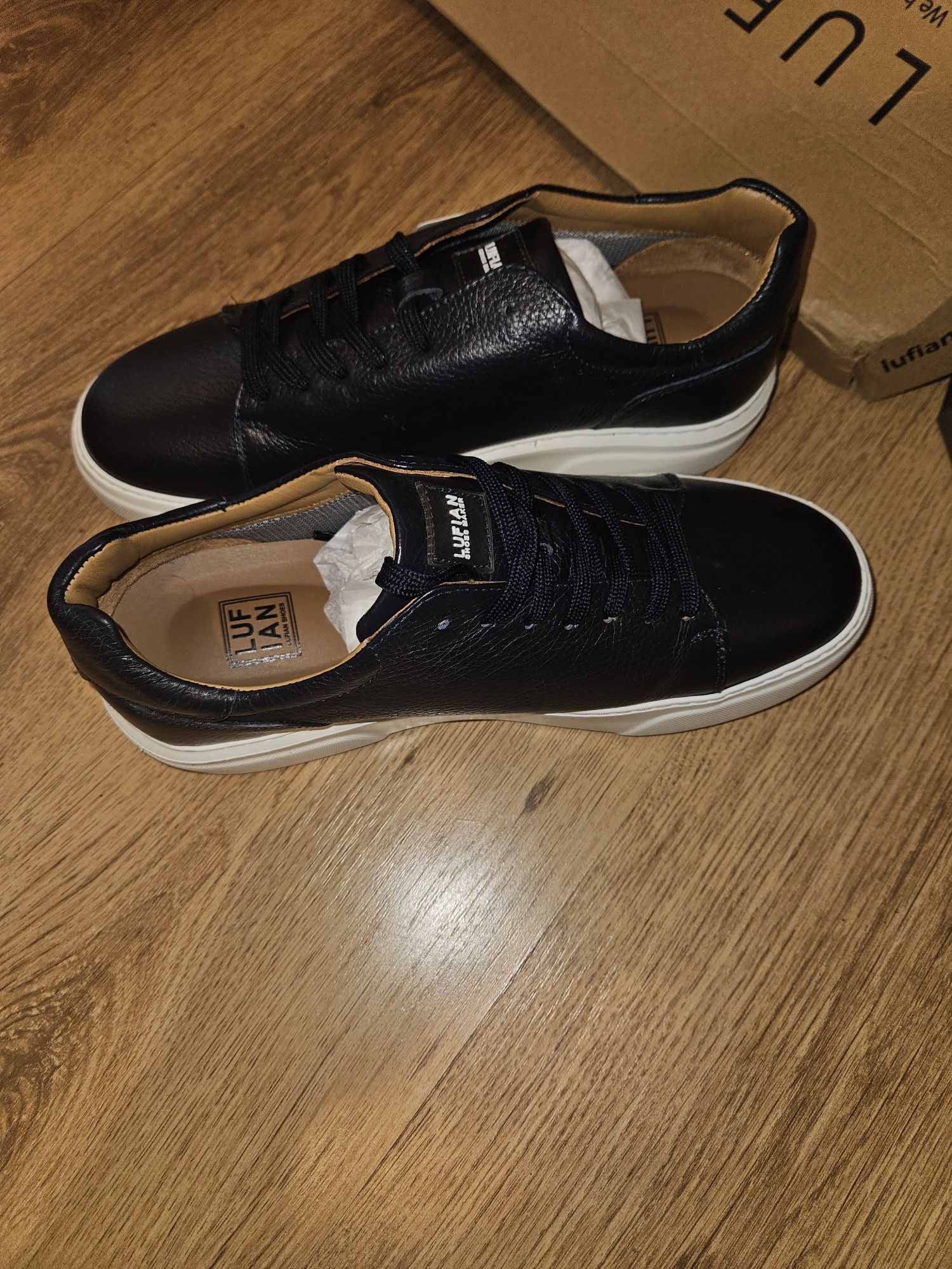 Vand adidasi sneakers Lufian 42