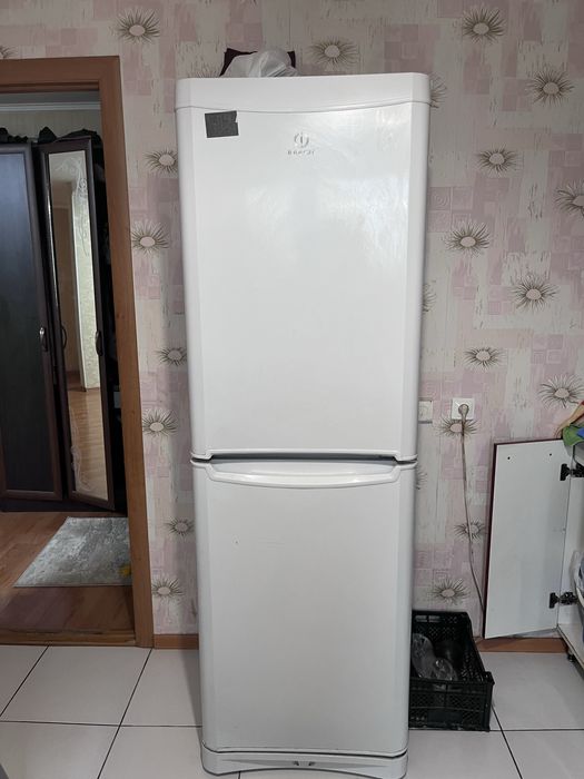 Холодильник Indesit