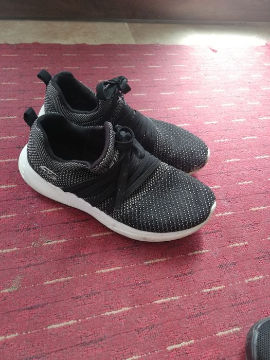 Adidași de vanzare