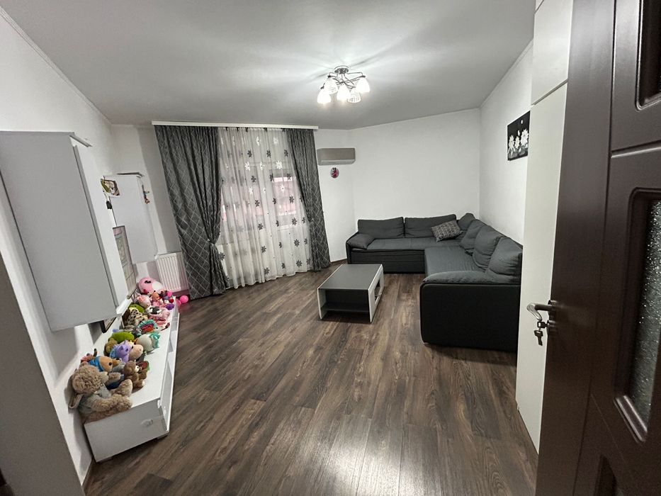 Vand apartament 2 camere total decomandat in ostroveni langa nr 9