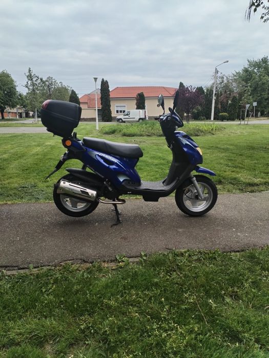 Vand scuter de 49 cc