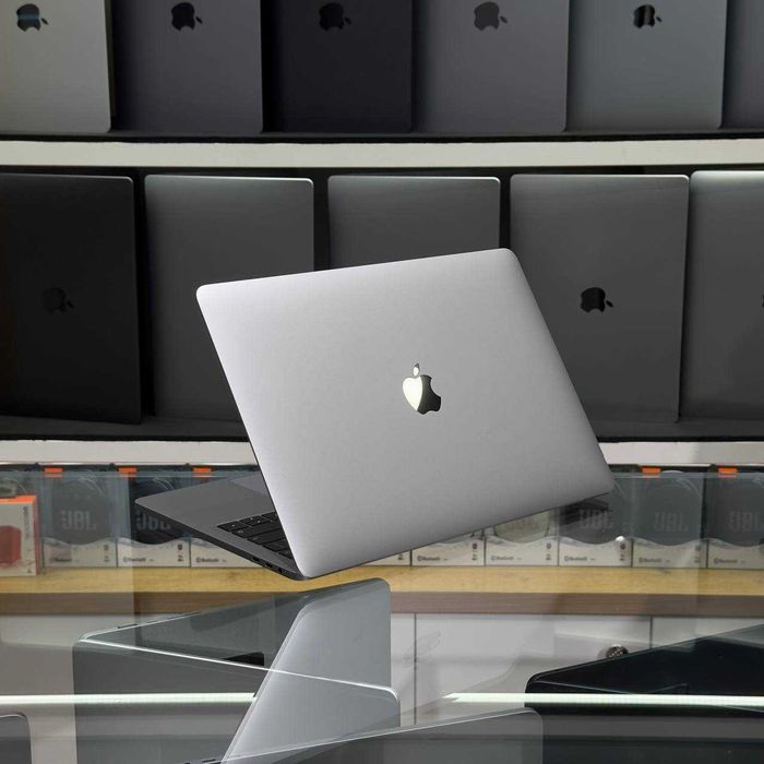 Macbook Pro 13 16/1TB SSD Nasiya Savdo bor