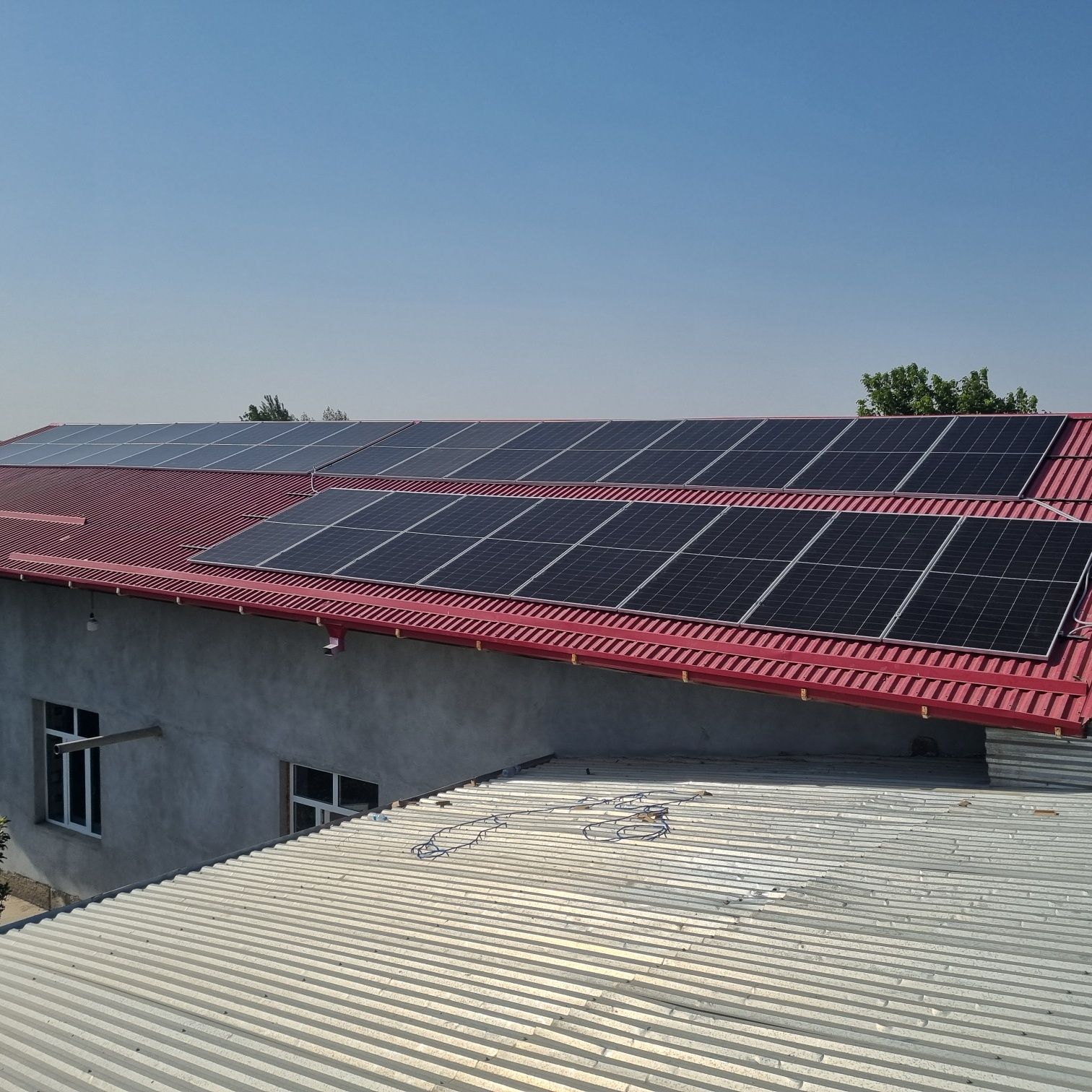 Quyosh panel   3 kw  dan boshlab 500 kw gacha o'rnatib beramiz
