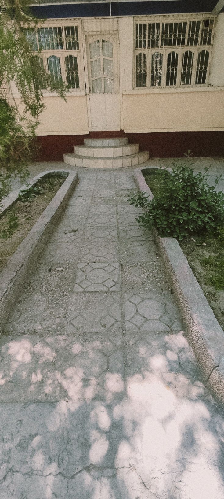 TezSotiladi 2xona 3xona qilingan hokimiyat orqasida