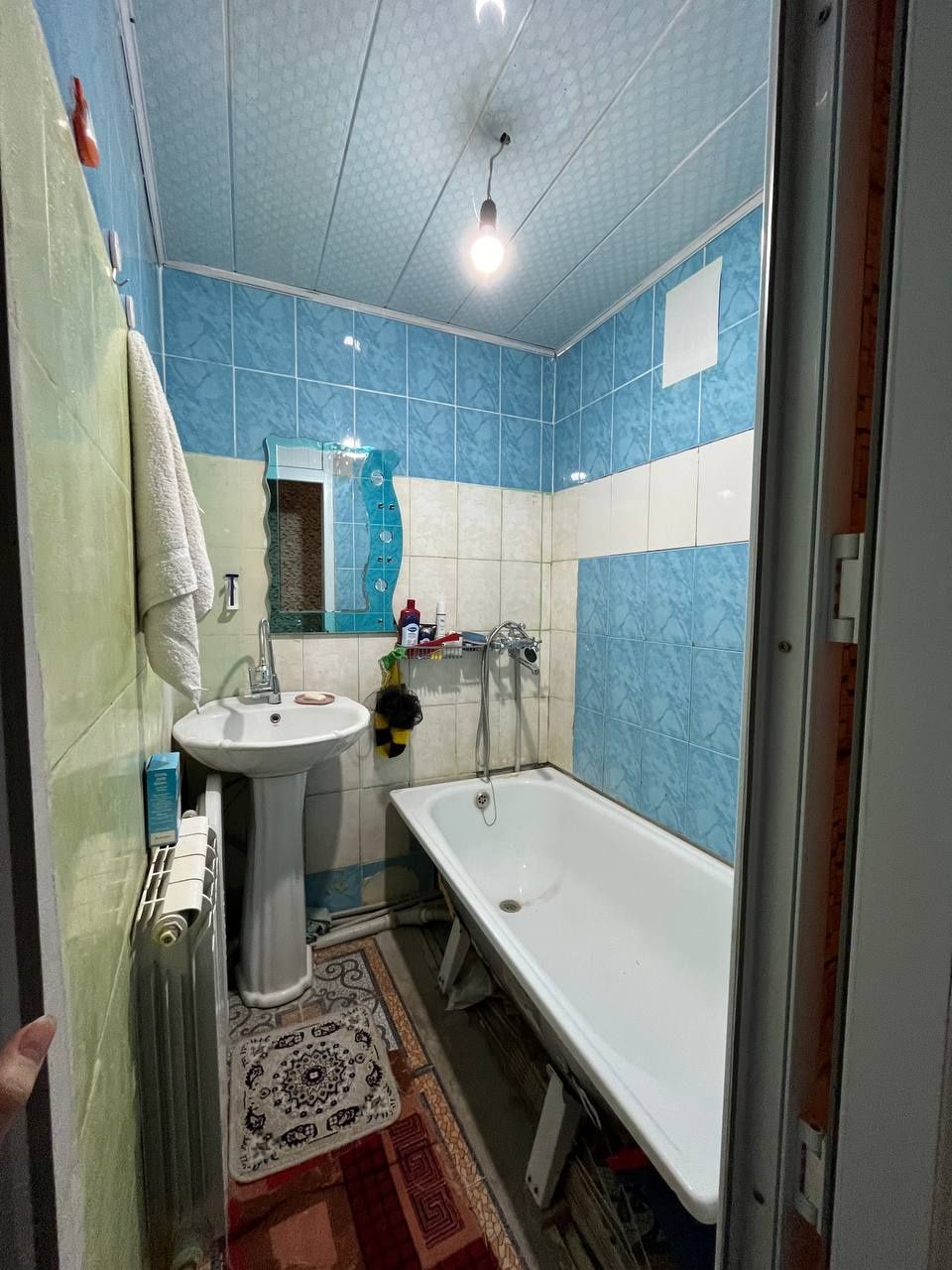 Продается 4 комн. квартира и гараж.