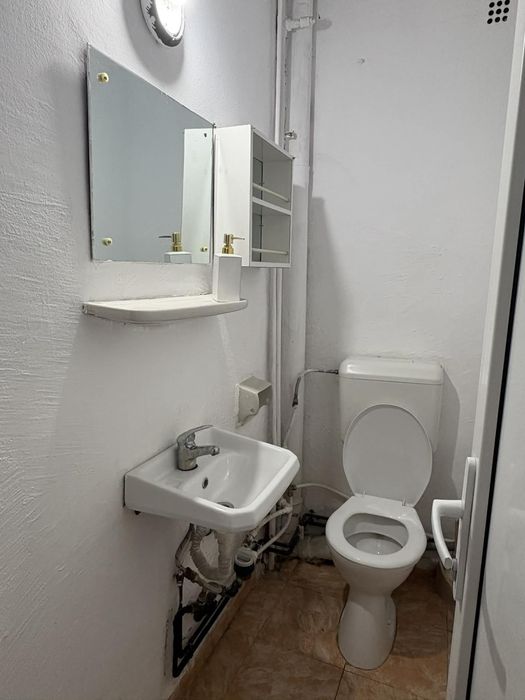 Inchiriez apartament 3 camere