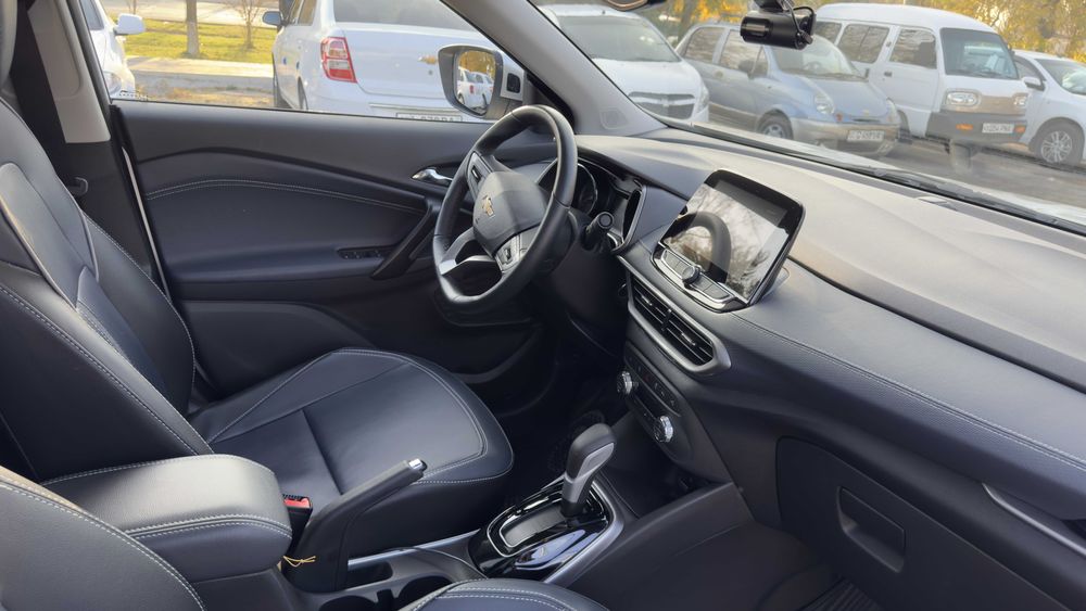 Chevrolet Tracker premier plus 2024 Swichblade Silver (серый, kulrang)