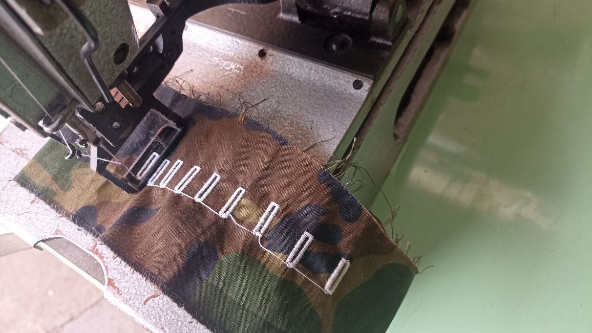 Петельная швейная машинка отличном рабочем состоянии 100%