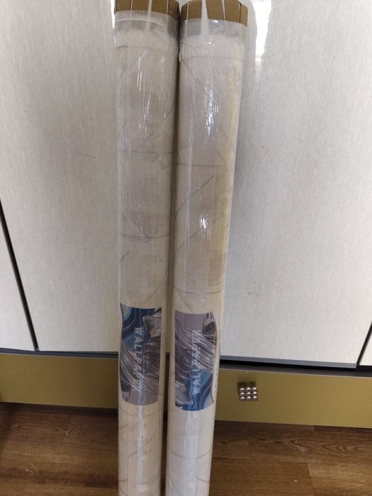 Обои в наличие 2шт