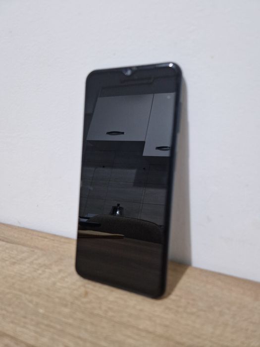 Samsung Galaxy A13 cu husa/ ecran crapat