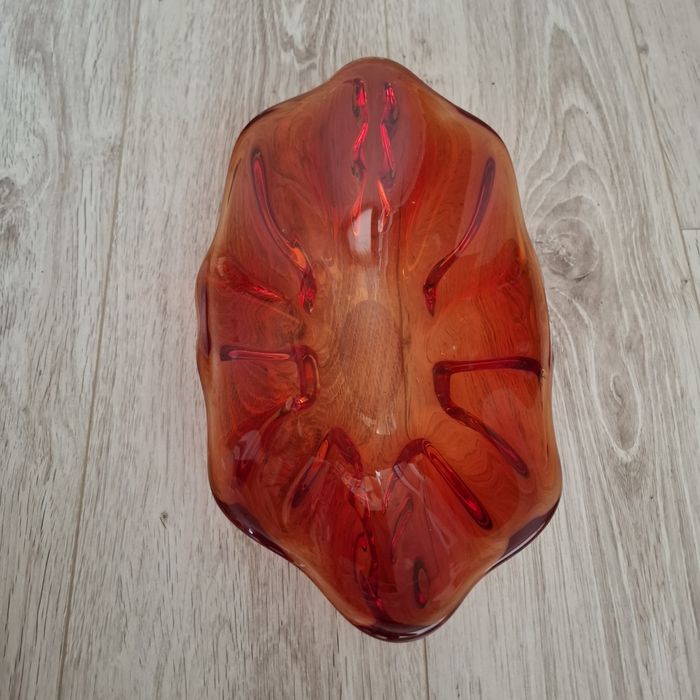 Стъклени купи и фруктиери