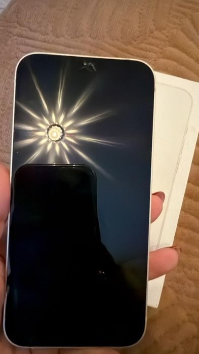 продам iPhone 13 белого цвета