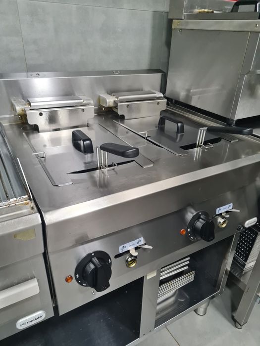 Mobilier aparatură bucatarie restaurant pizzerie