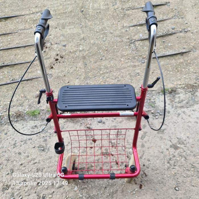 Cărucior persoane virstice