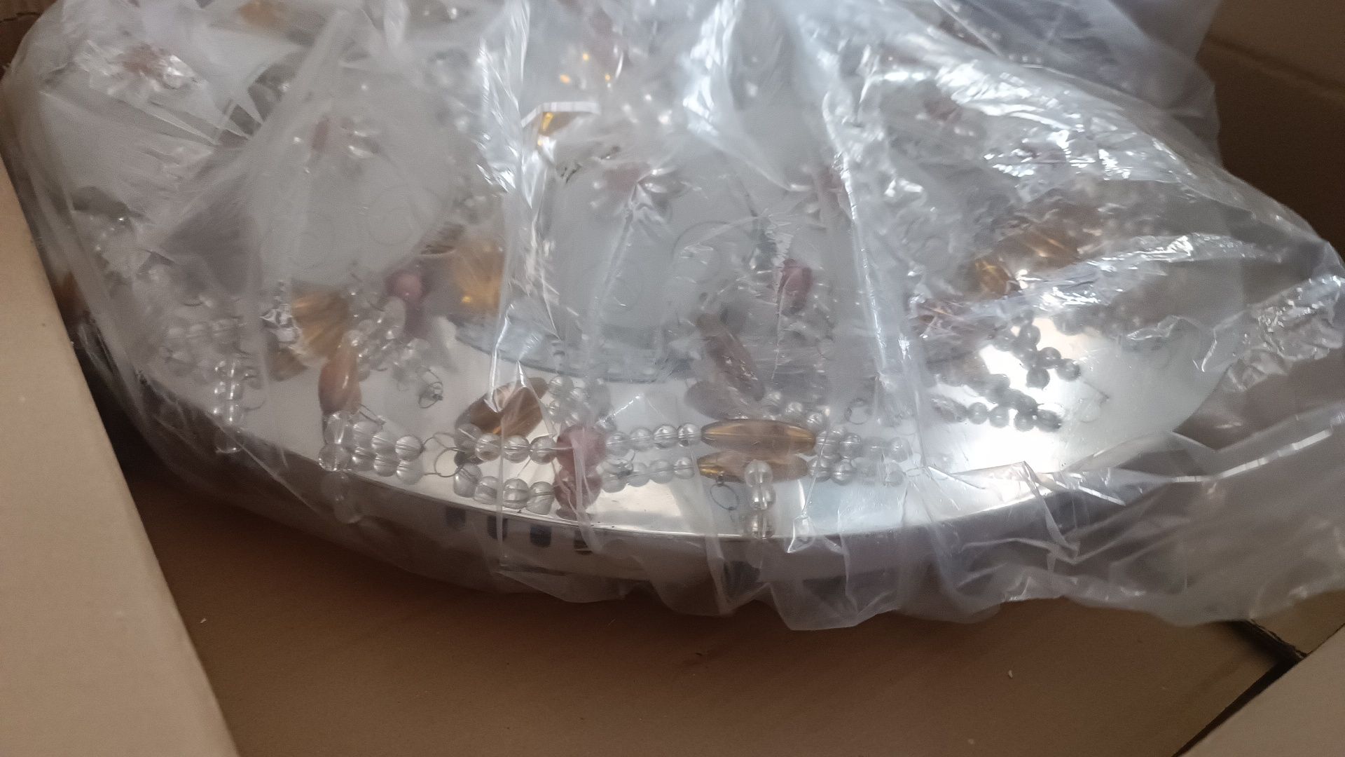 Продам люстру не дорого