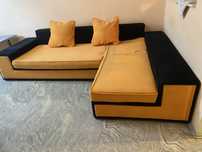 Canapea neagra cu  galben