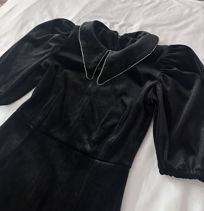 Черное юархатное платье