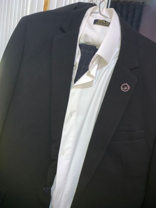 Костюм мужской покупали за дорого в России