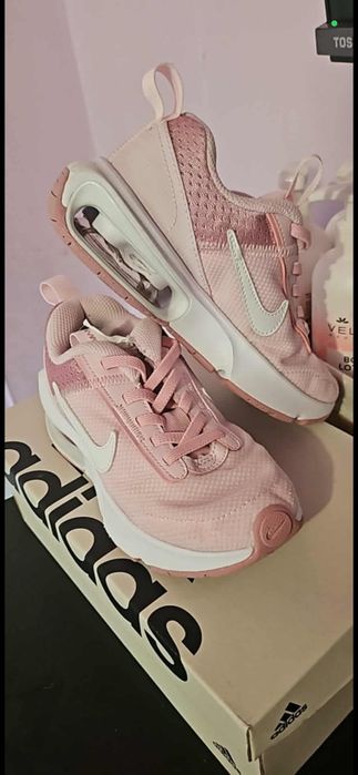 Маратонки nike air max и adidas fortatril