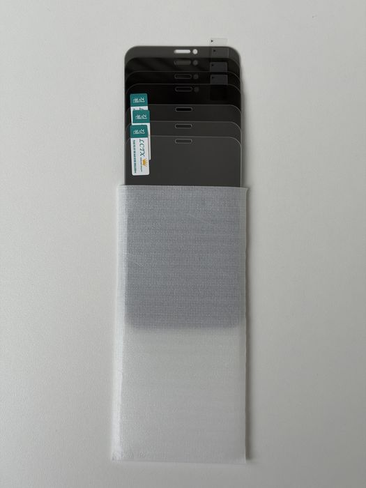 Vand iPhone 11 negru de 64 GB in stare excelenta