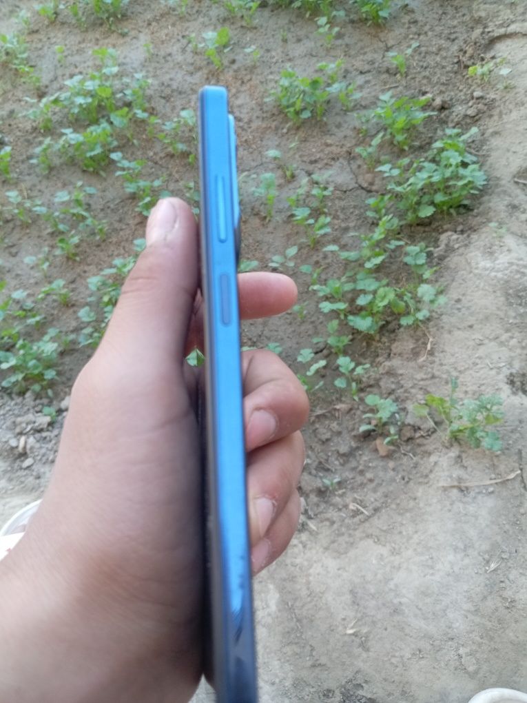 IPhone 6 va infinix hot40i sotiladi va Samsung a 21s