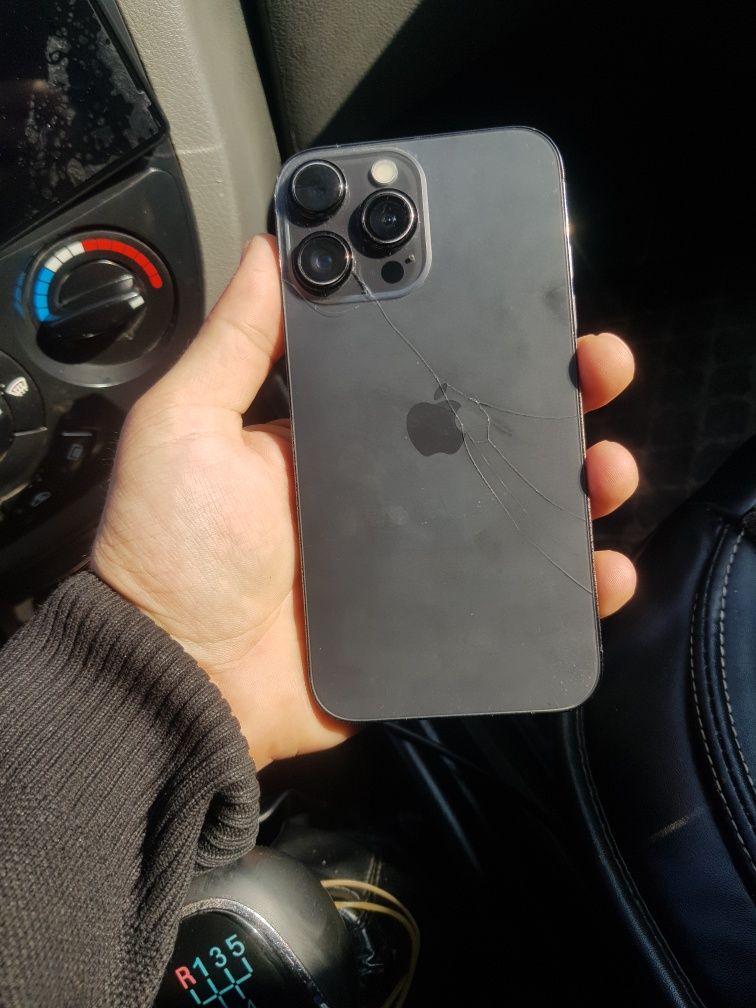 Iphone xr 13 pro  korpis qoyilgan