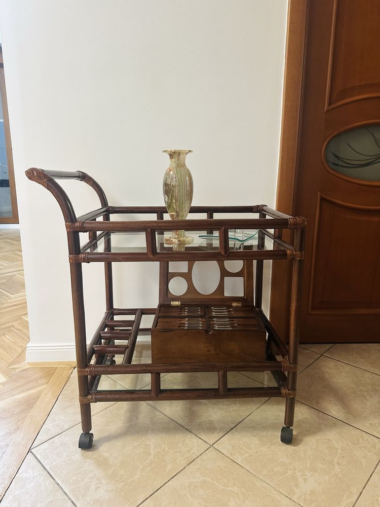 Masa mobila pentru bauturi