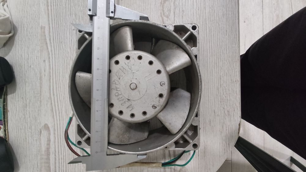 Алуминиев осов вентилатор-220V на 30W Ф134мм