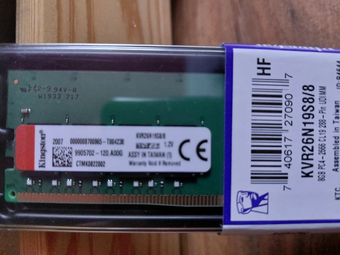 Память DDR4 8 Gb  новая в упаковке