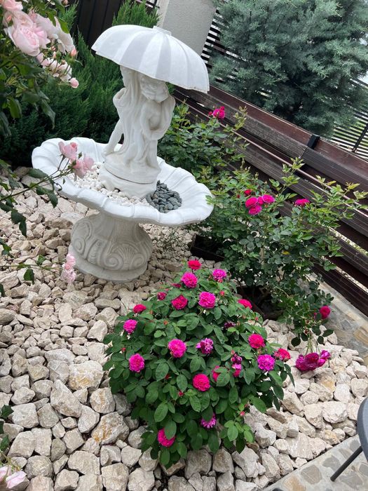 Fântâna arteziana cu ingerasi