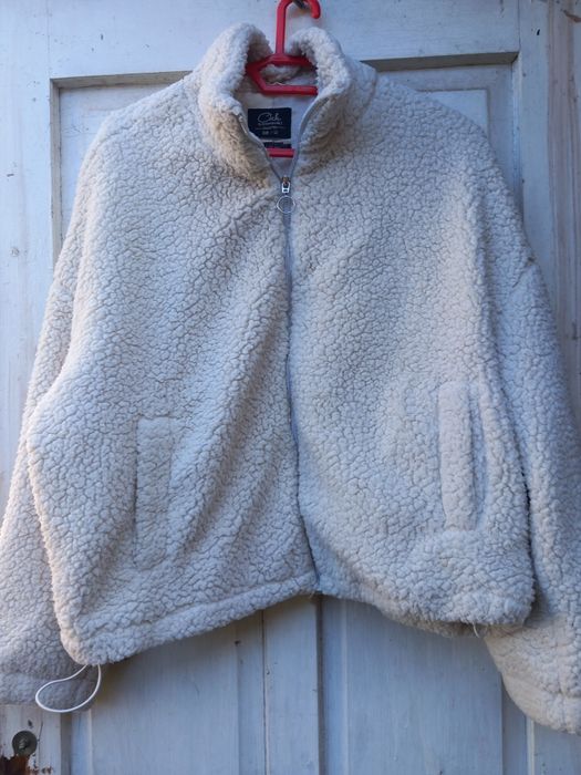 Vând hanorac de blana de culoare alba