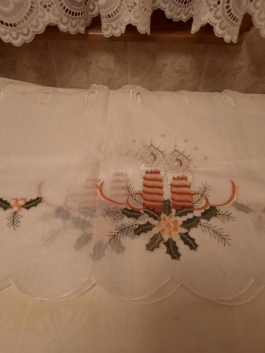 Perdea decorativă cu model de sarbatoare