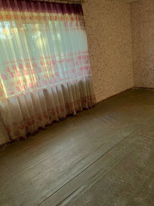 Ohangaron evalikda 1 xonalik uy sotiladi srochna