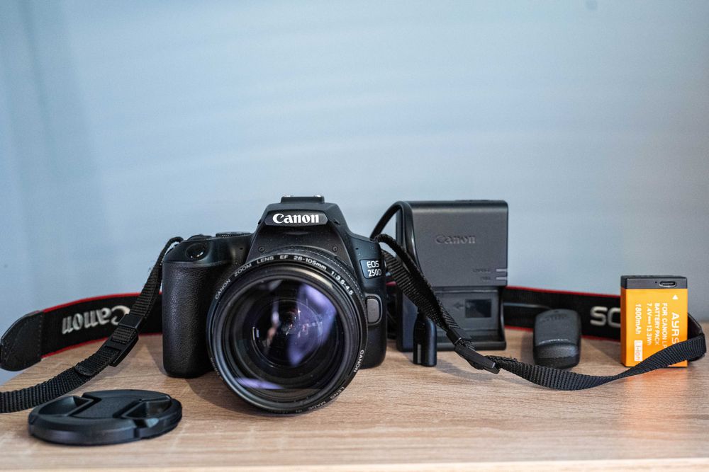 Canon 250D/zoom lens EF 28-105mm, 1*3,5-4,5