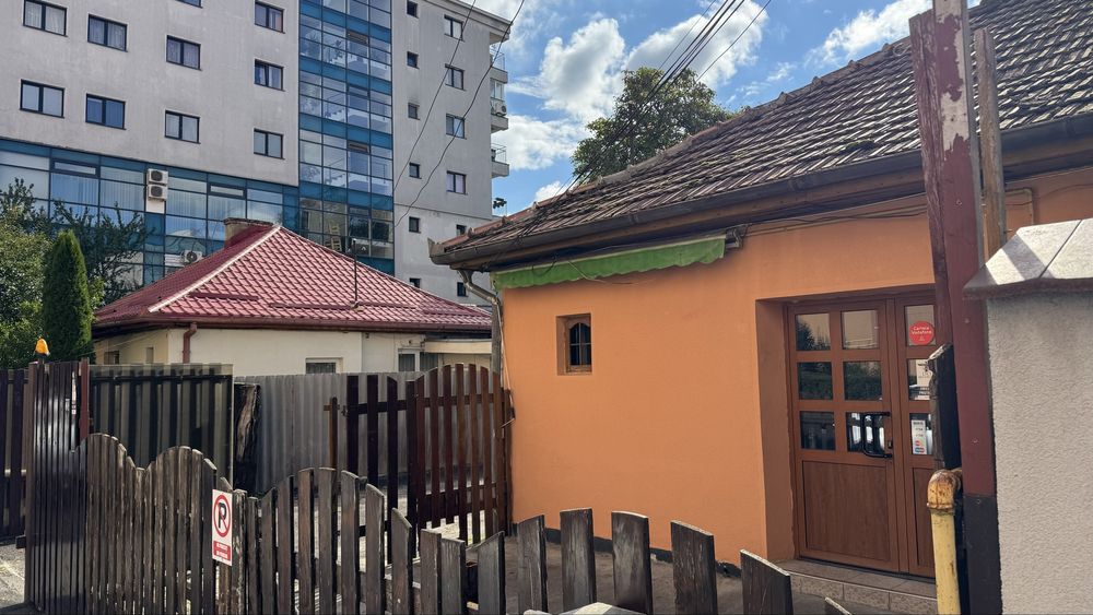 Spațiu comercial stradal cu birouri, depozitare și teren 413 mp