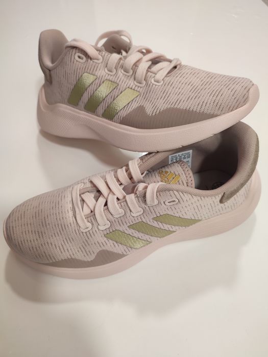 Vând adidas noi nouți