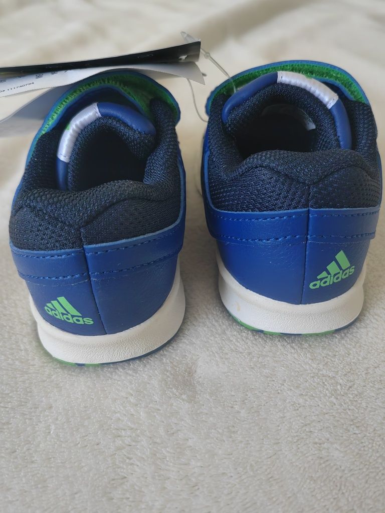 Продавам маратонки adidas