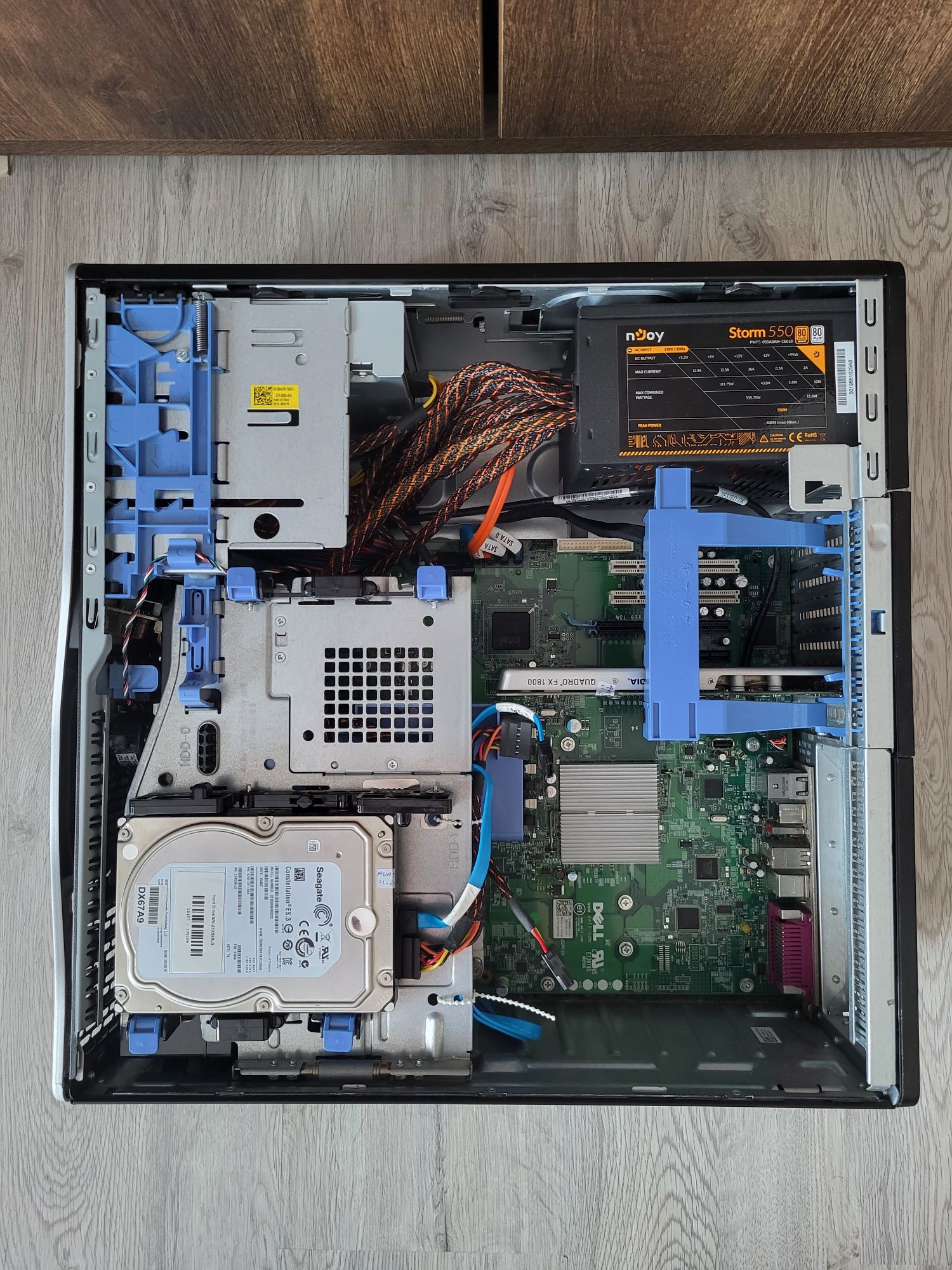 Dell Precision T3500 - stare excelentă