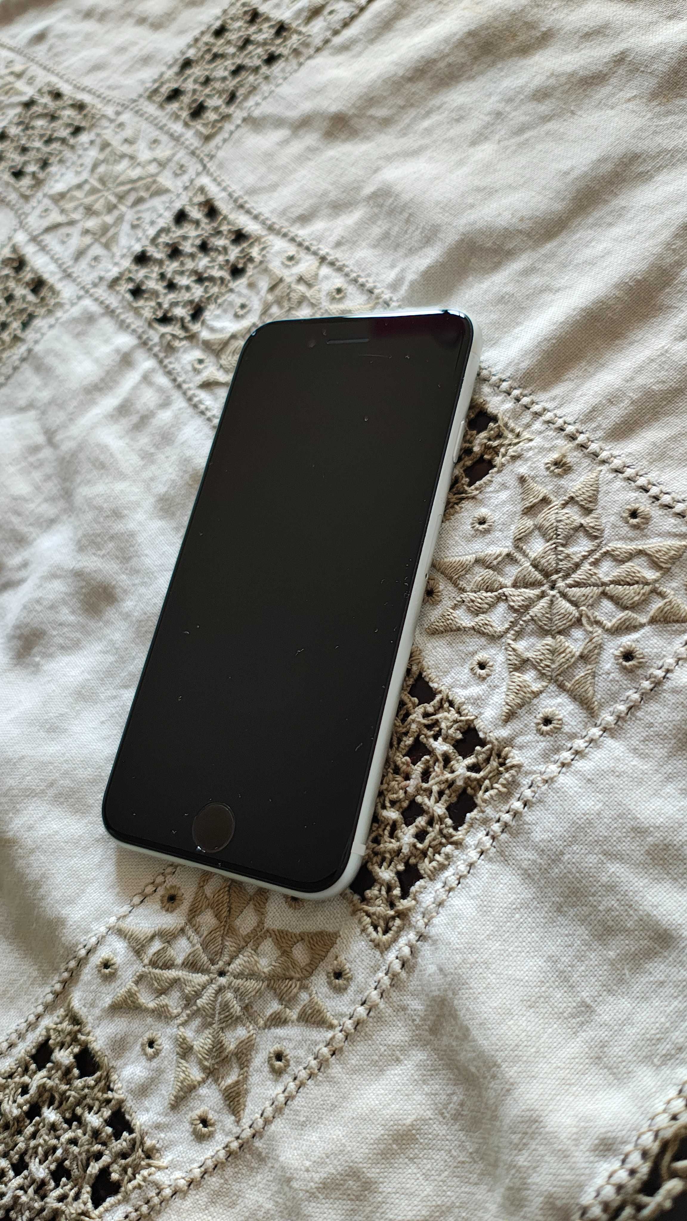 Iphone SE 2020 памет 256 gb отличен 199 лв