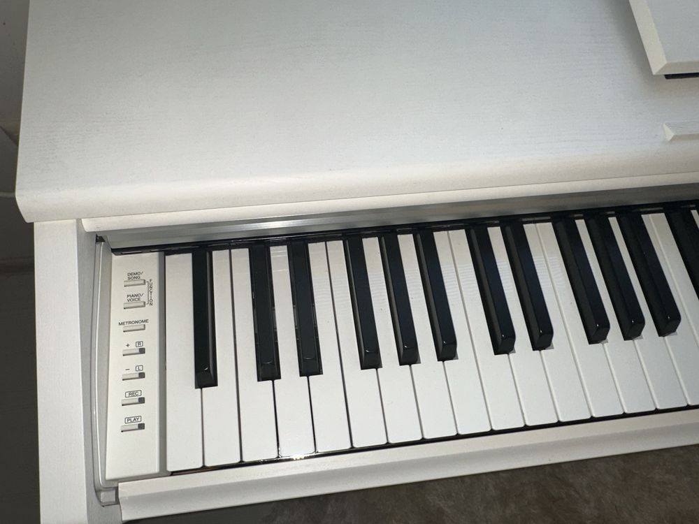 Yamaha Arius YDP-144 дигитално пиано