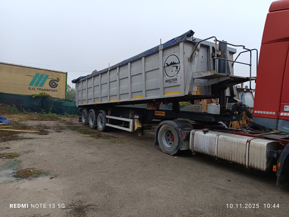 Vând semiremorca basculabila wilton