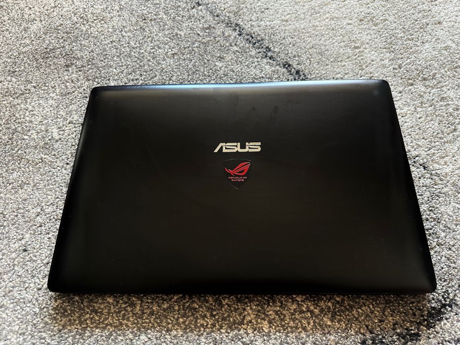 ASUS ROG геймърски лаптоп