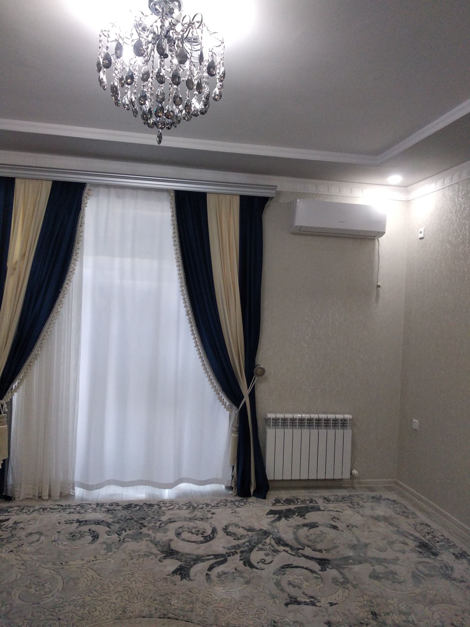 Квартира в аренду .Общ площадь 83м2 . парковка: есть. Комиссионный:нет