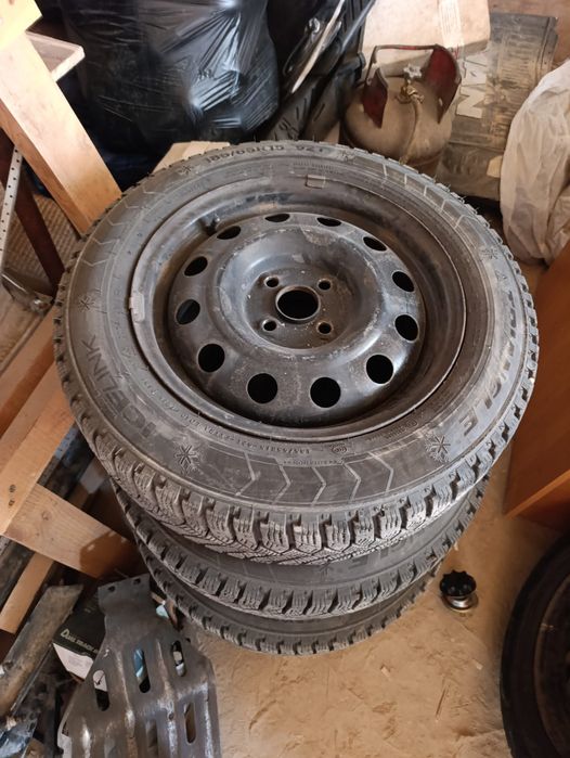 Продам комплект зимних шин с дисками