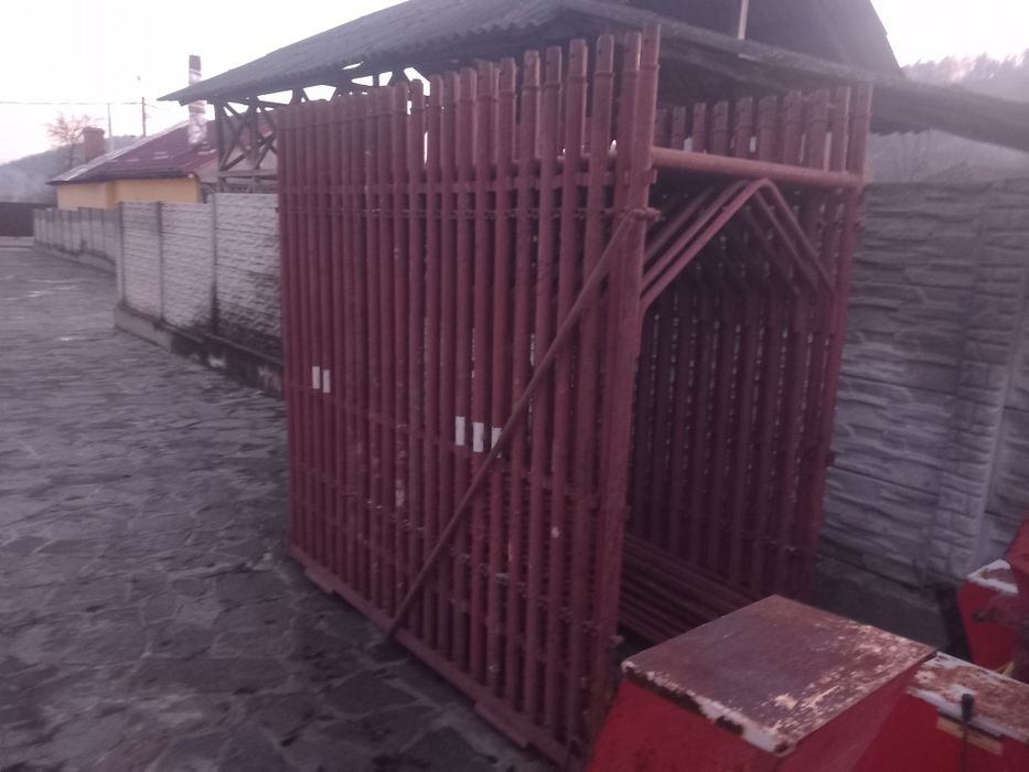 Schela metalica model de Italia