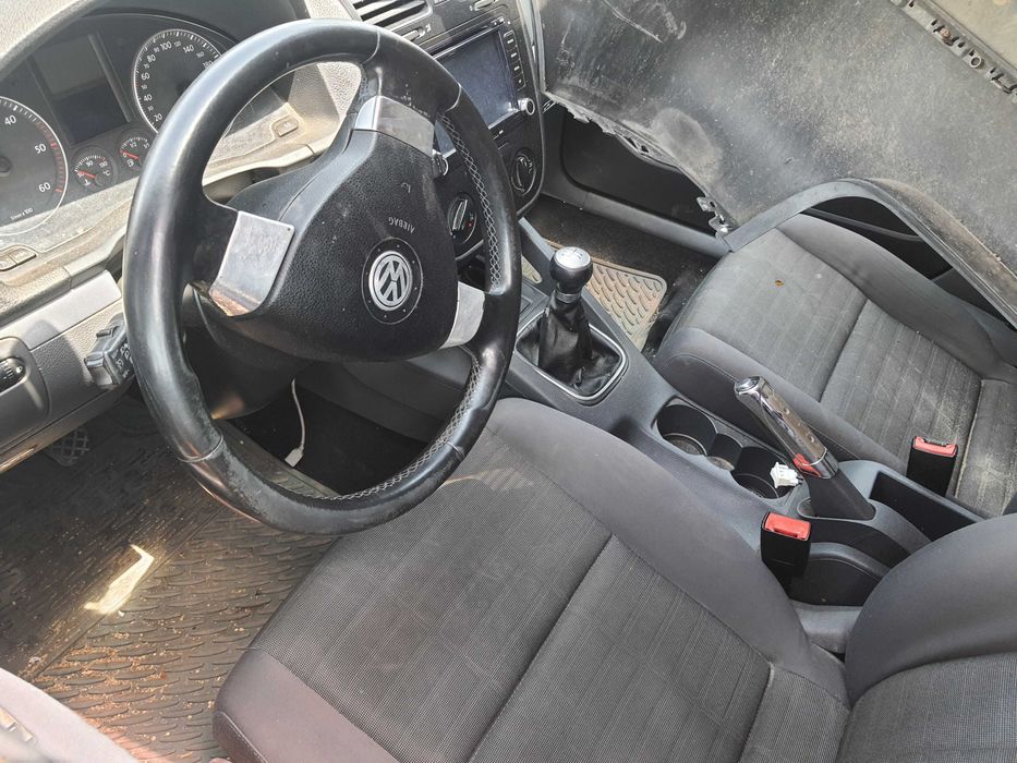 На части! VW Golf 2.0 TDI