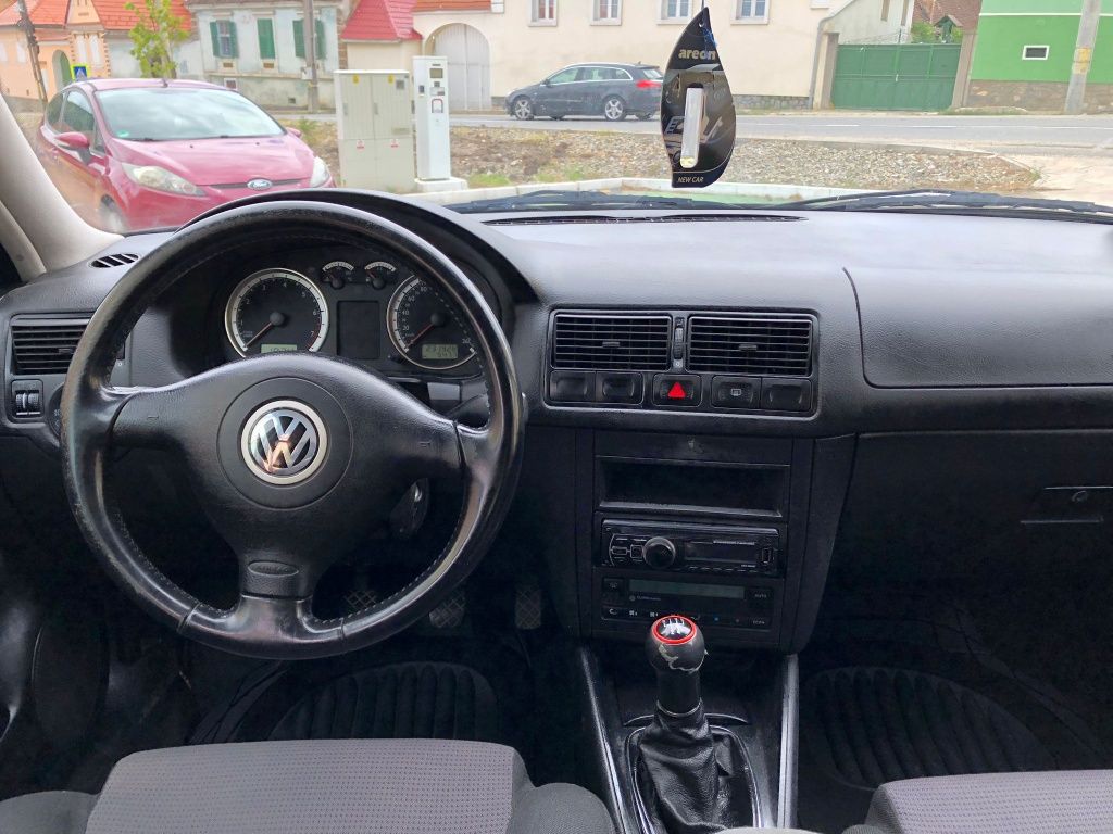 Volkswagen golf 1.6  benzina  2003