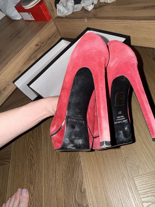 Туфельки на высоких каблуках очень красивые